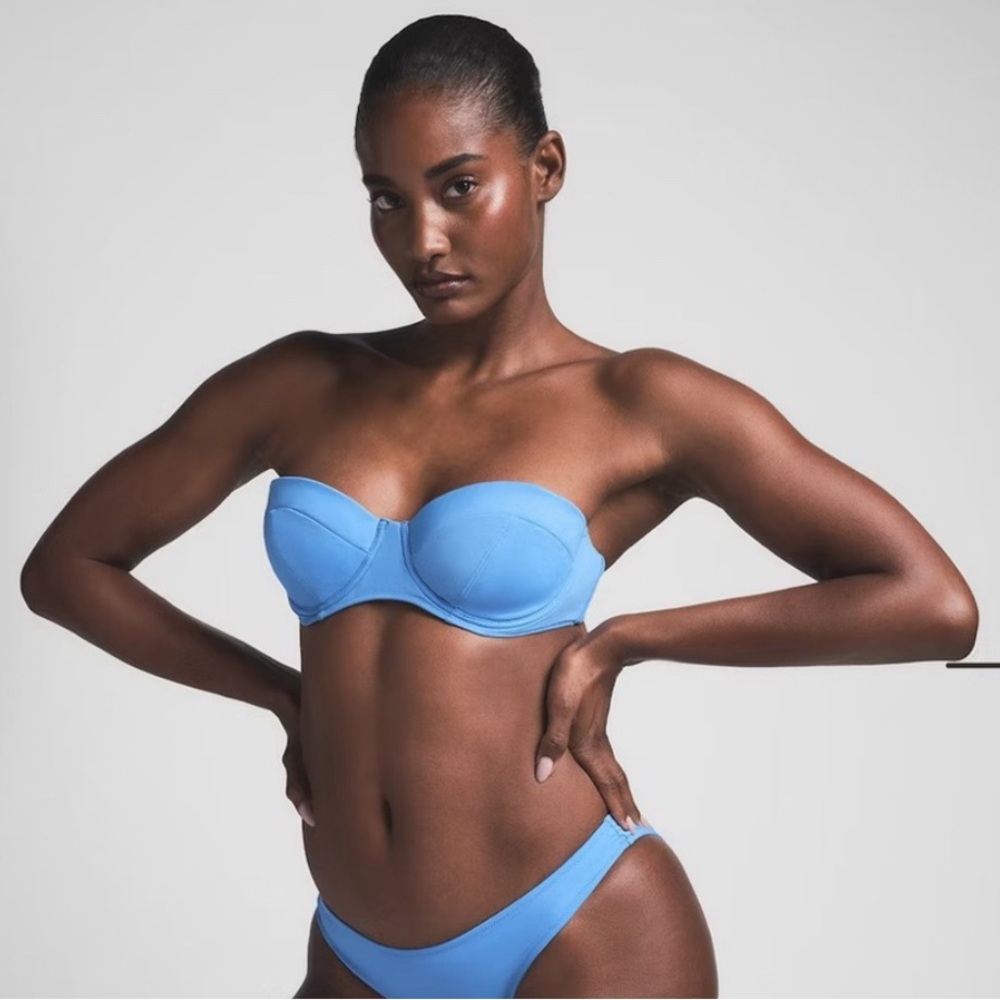 NWT Skims (M) Swim Strapless
UNDERWIRE Bikini TopTide Blue